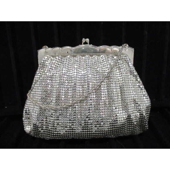Whiting & Davis Silver Frame Petite Chainmaille Kiss Closure Evening Purse - Picture 4 of 9
